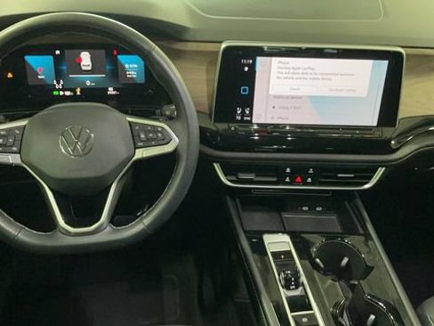 Used 2024 Volkswagen Atlas SE w/ Panoramic Sunroof Package AWD/4WD image 10