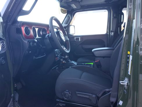 Used 2023 Jeep Gladiator Rubicon w/ LED Lighting Group image 8