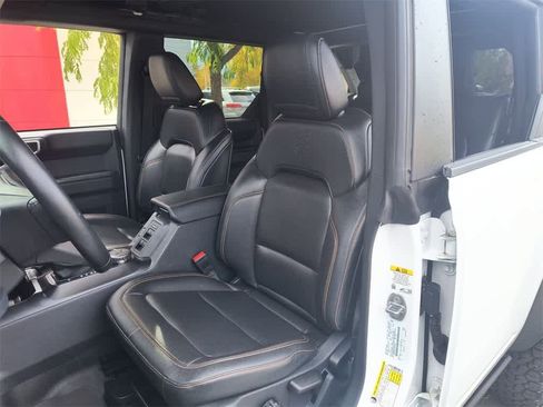 Used 2024 Ford Bronco Badlands image 11