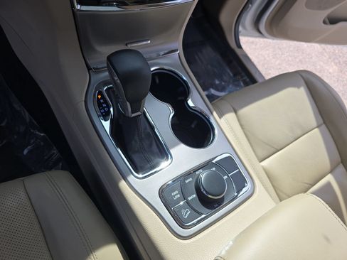 Used 2021 Jeep Grand Cherokee Limited w/ Luxury Group II AWD/4WD image 25