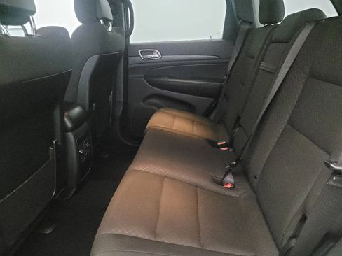 Used 2019 Jeep Grand Cherokee Laredo image 18