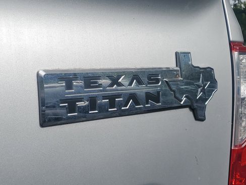 Used 2017 Nissan Titan SV AWD/4WD image 6