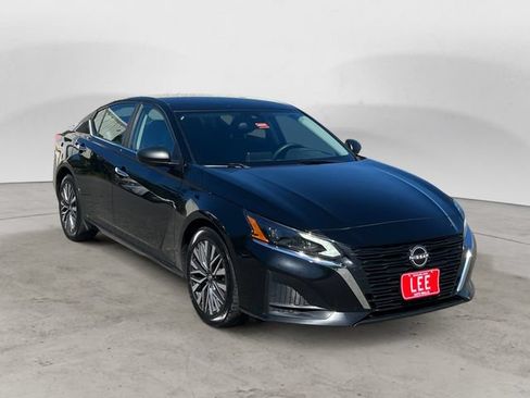Used 2024 Nissan Altima 2.5 SV FWD image 7