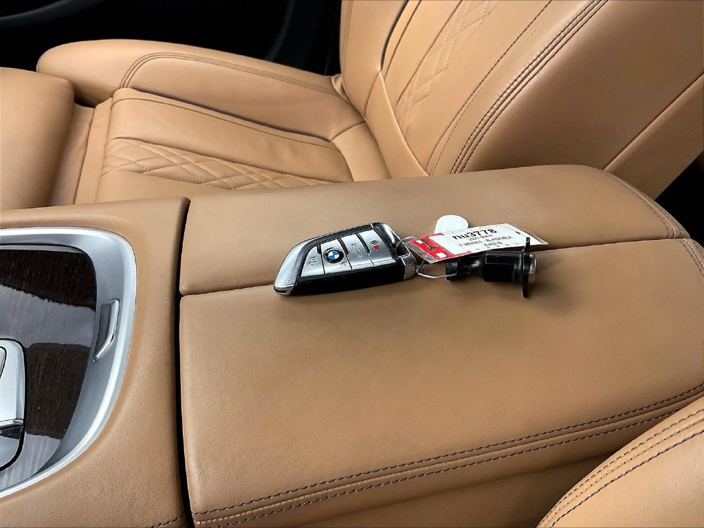 Used 2021 BMW 750i xDrive w/ M Sport Package AWD/4WD image 35