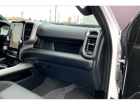 Used 2024 RAM 1500 Laramie AWD/4WD image 18