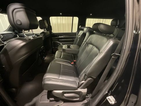 Used 2022 Jeep Wagoneer Series II AWD/4WD image 11