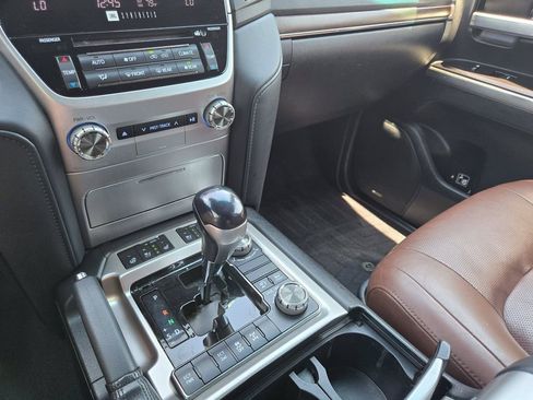 Used 2017 Toyota Land Cruiser w/ Four Season Floor Mat Package AWD/4WD image 14