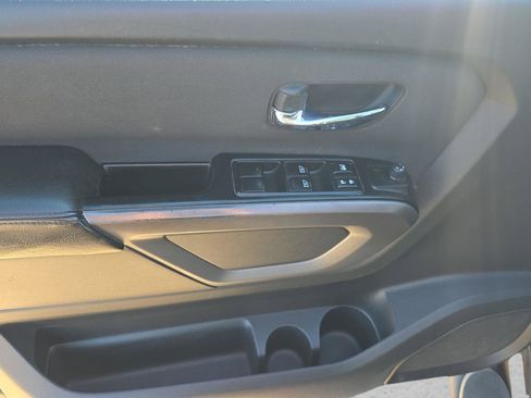 Used 2015 Nissan Titan SV w/ SV Value Truck Package image 27