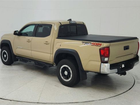 Used 2018 Toyota Tacoma TRD Off-Road AWD/4WD image 5