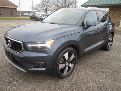 Used 2021 Volvo XC40 T5 Momentum image 4