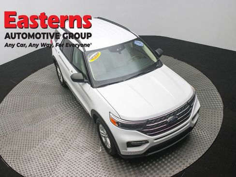 Used 2023 Ford Explorer XLT w/ Equipment Group 202A image 3