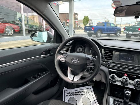 Used 2019 Hyundai Elantra SE w/ Cargo Package image 34