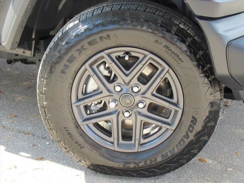 Used 2025 Jeep Wrangler Sport S image 7