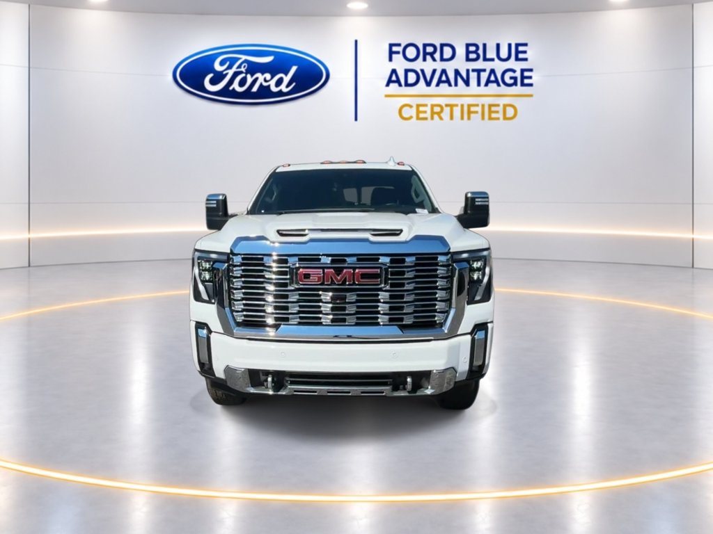 Used 2024 GMC Sierra 3500 Denali w/ Technology Package AWD/4WD image 4