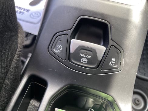 Used 2023 Jeep Renegade Latitude AWD/4WD image 25
