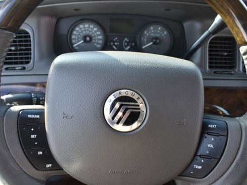 Used 2011 Mercury Grand Marquis LS image 31