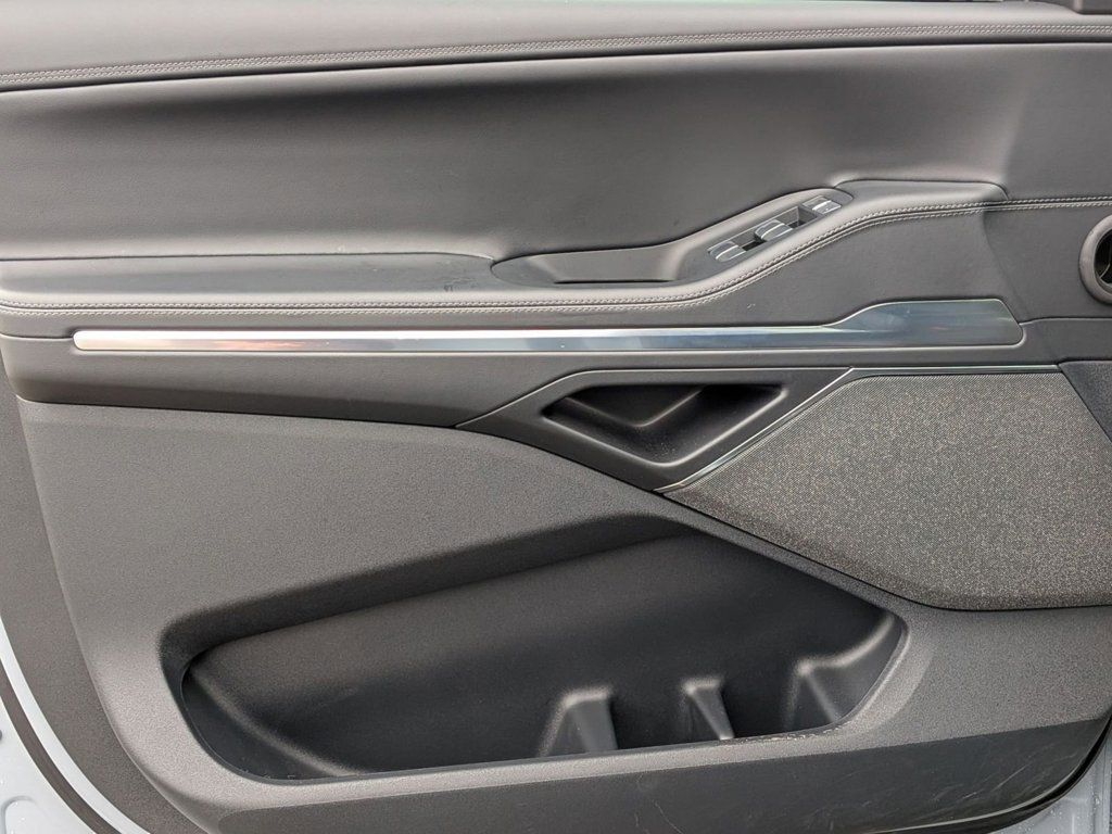 New 2025 Lincoln Navigator Reserve w/ Jet Appearance Package AWD/4WD image 15