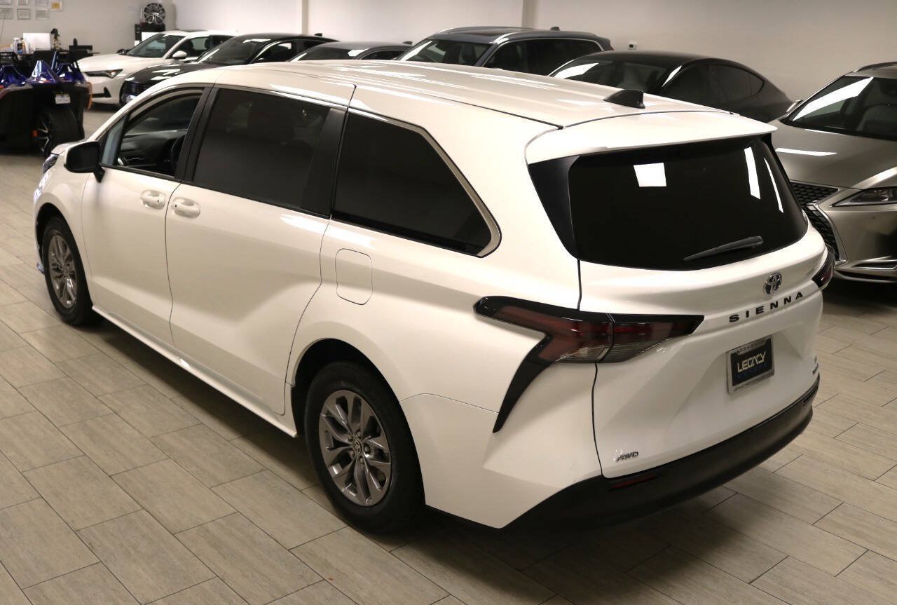 Used 2023 Toyota Sienna LE AWD/4WD image 99