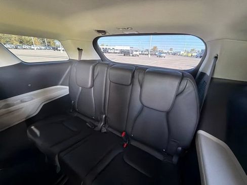 Used 2023 Kia Carnival LX FWD image 14