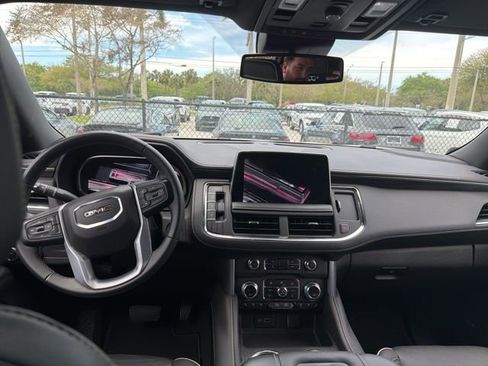 Used 2023 GMC Yukon XL SLT image 10