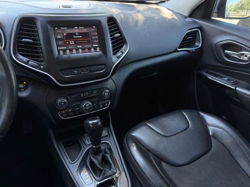 Used 2020 Jeep Cherokee Latitude Plus image 17