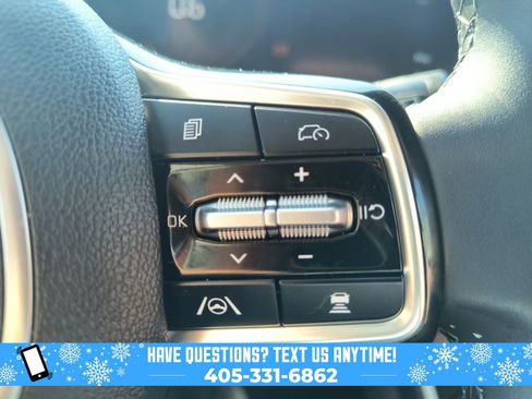 Used 2025 Kia Carnival image 24