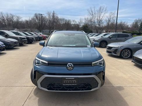 New 2026 Volkswagen Taos SE image 2