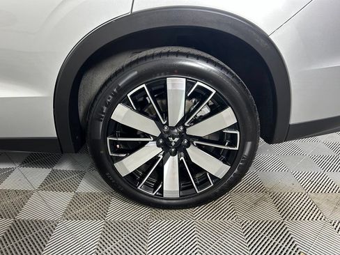 Used 2025 Mitsubishi Outlander SE AWD/4WD image 19