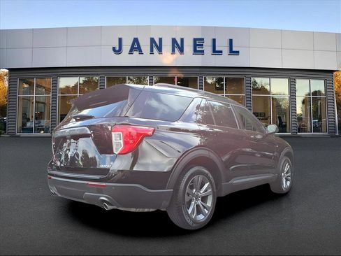 Used 2022 Ford Explorer XLT w/ Equipment Group 202A image 5