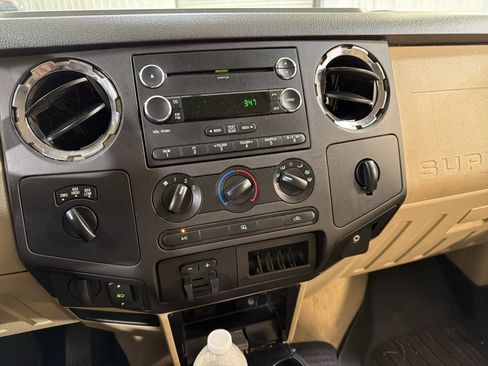 Used 2009 Ford F250 Lariat image 17