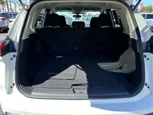 Used 2024 Nissan Rogue S FWD image 17