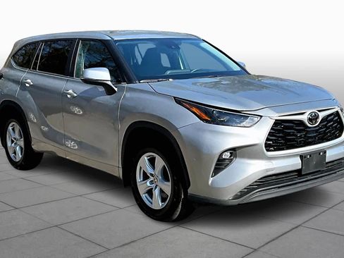 Certified 2024 Toyota Highlander LE image 3
