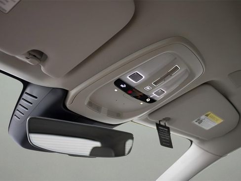 Certified 2024 Volvo XC60 T8 Ultimate w/ Protection Package Premier image 14