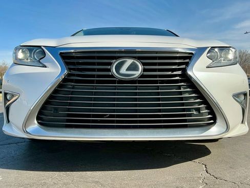 Used 2016 Lexus ES 350 350 w/ Luxury Package w/Wood Trim image 9