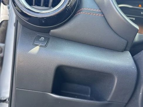 Used 2019 Nissan Kicks SR image 19