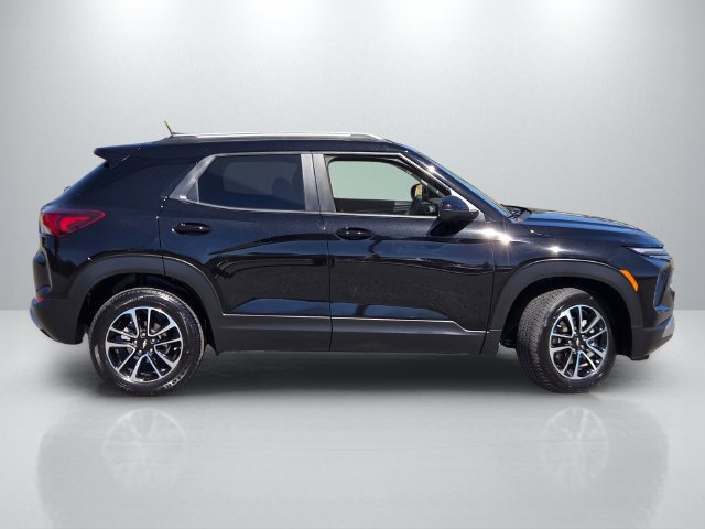 Used 2026 Chevrolet TrailBlazer LT FWD image 3