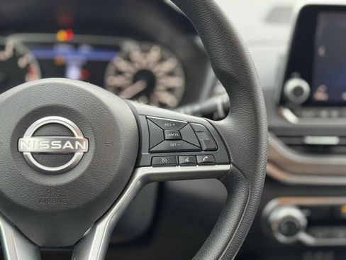 Used 2025 Nissan Altima 2.5 SV image 25