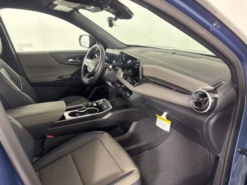 New 2026 Chevrolet Equinox LT w/ Convenience Package II AWD/4WD image 17