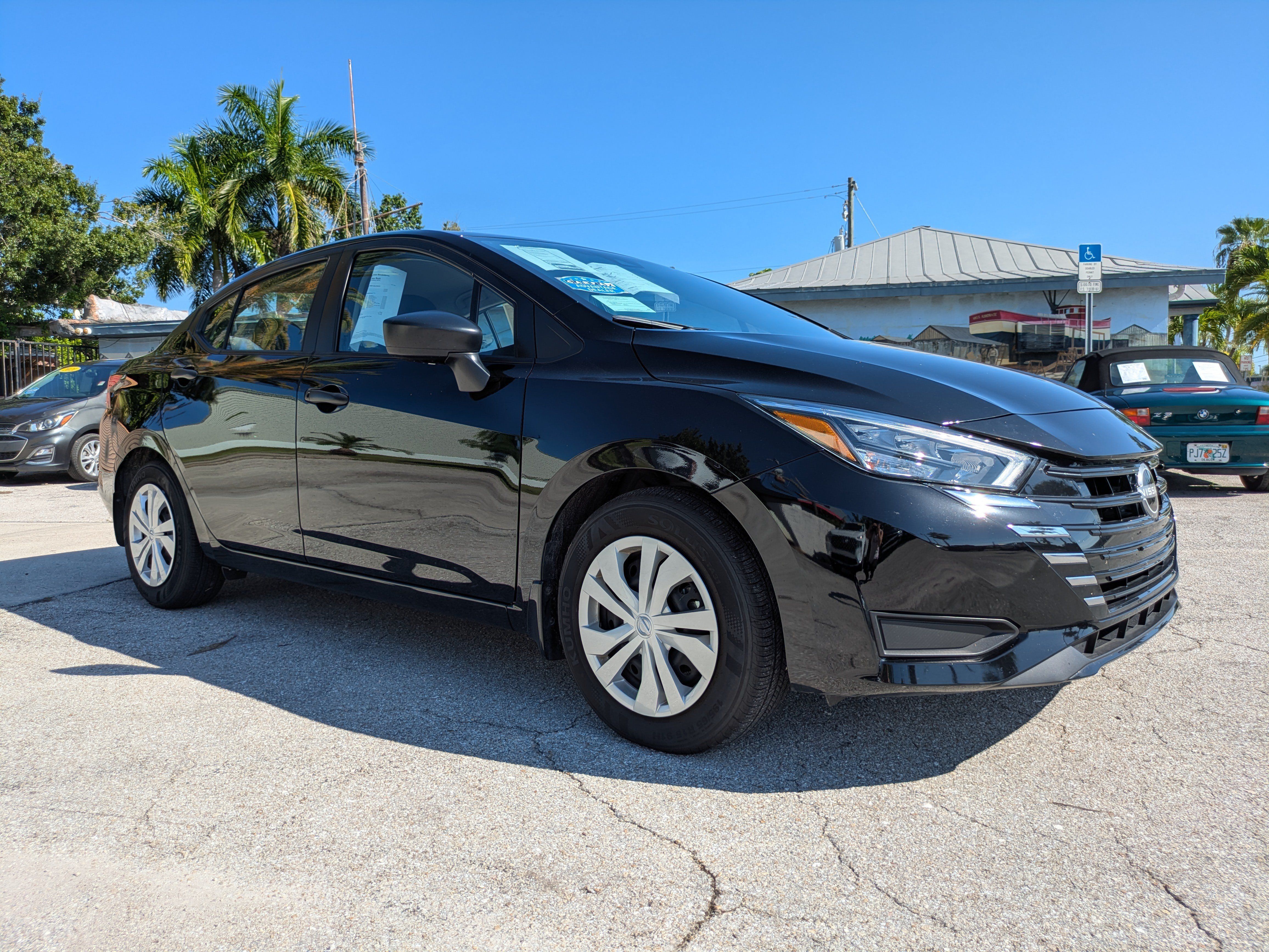 Used 2025 Nissan Versa S w/ Trunk Package FWD image 2