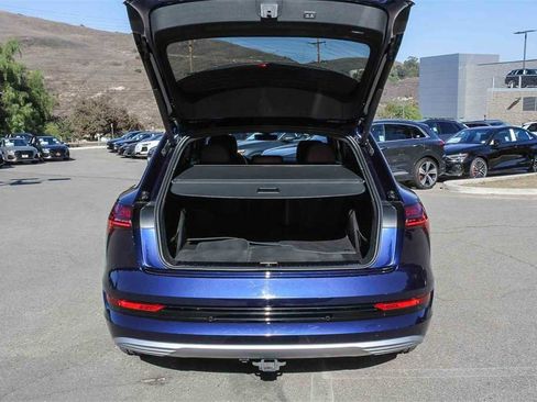 Used 2022 Audi e-tron Premium Plus w/ Premium Plus Package image 26