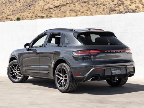Certified 2025 Porsche Macan AWD/4WD image 3