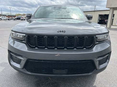 Used 2024 Jeep Grand Cherokee Altitude image 33