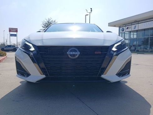 Used 2023 Nissan Altima 2.5 SR image 2