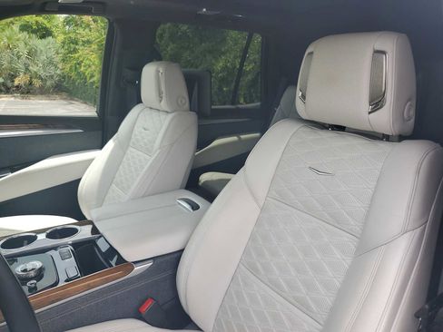 Used 2025 Cadillac Escalade Sport Platinum w/ LPO, ONYX Package AWD/4WD image 15