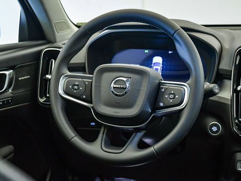 Certified 2025 Volvo XC40 B5 Ultra w/ Climate Package image 13