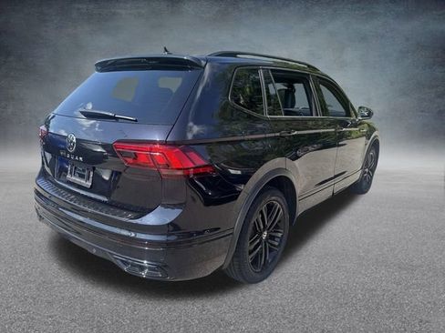 Used 2022 Volkswagen Tiguan SE R-Line image 9