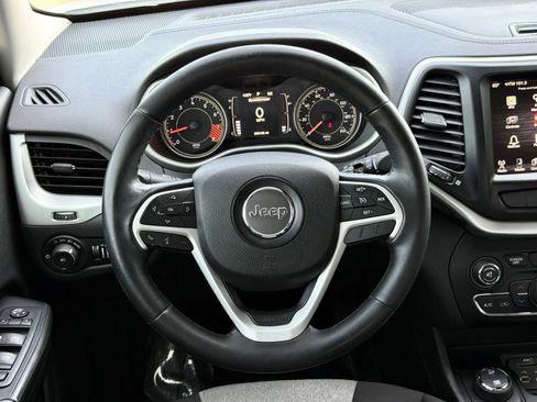 Used 2014 Jeep Cherokee Latitude w/ Comfort/Convenience Group AWD/4WD image 26