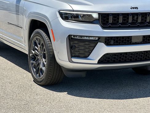 New 2026 Jeep Grand Cherokee L Summit w/ Obsidian Package AWD/4WD image 9