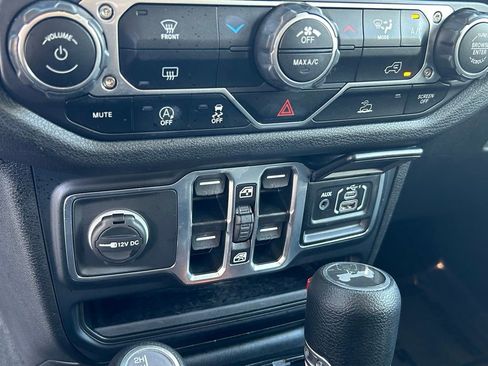 Certified 2024 Jeep Wrangler Sport S image 21