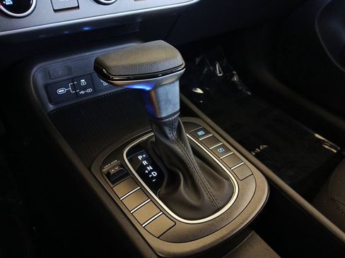 Used 2025 Hyundai Kona SE FWD image 19